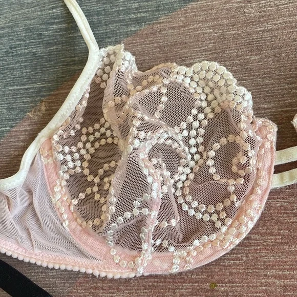 (2) Vintage Victoria's Secret Y2K Sexy Lace Bras 34B - Picture 5 of 9